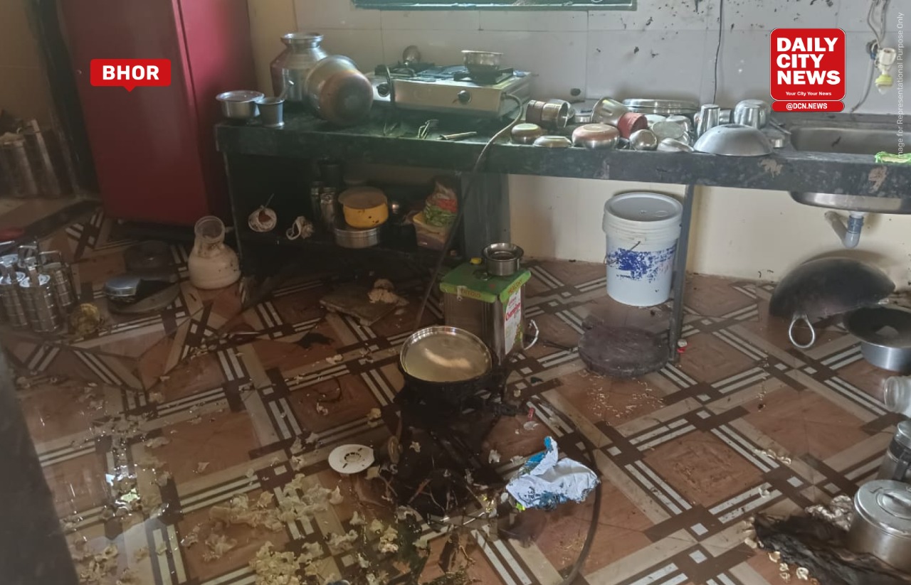 Cylinder explodes at Bhor Taluka, four injured